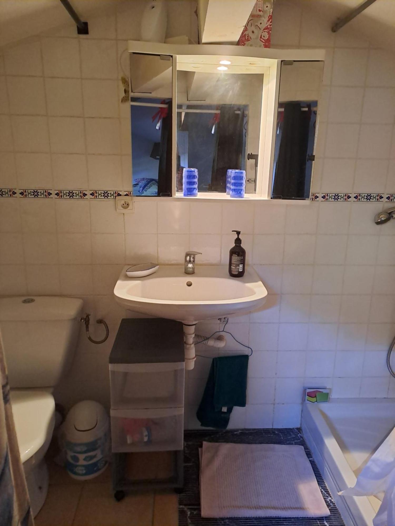 Ici Et Maintenant Homestay *